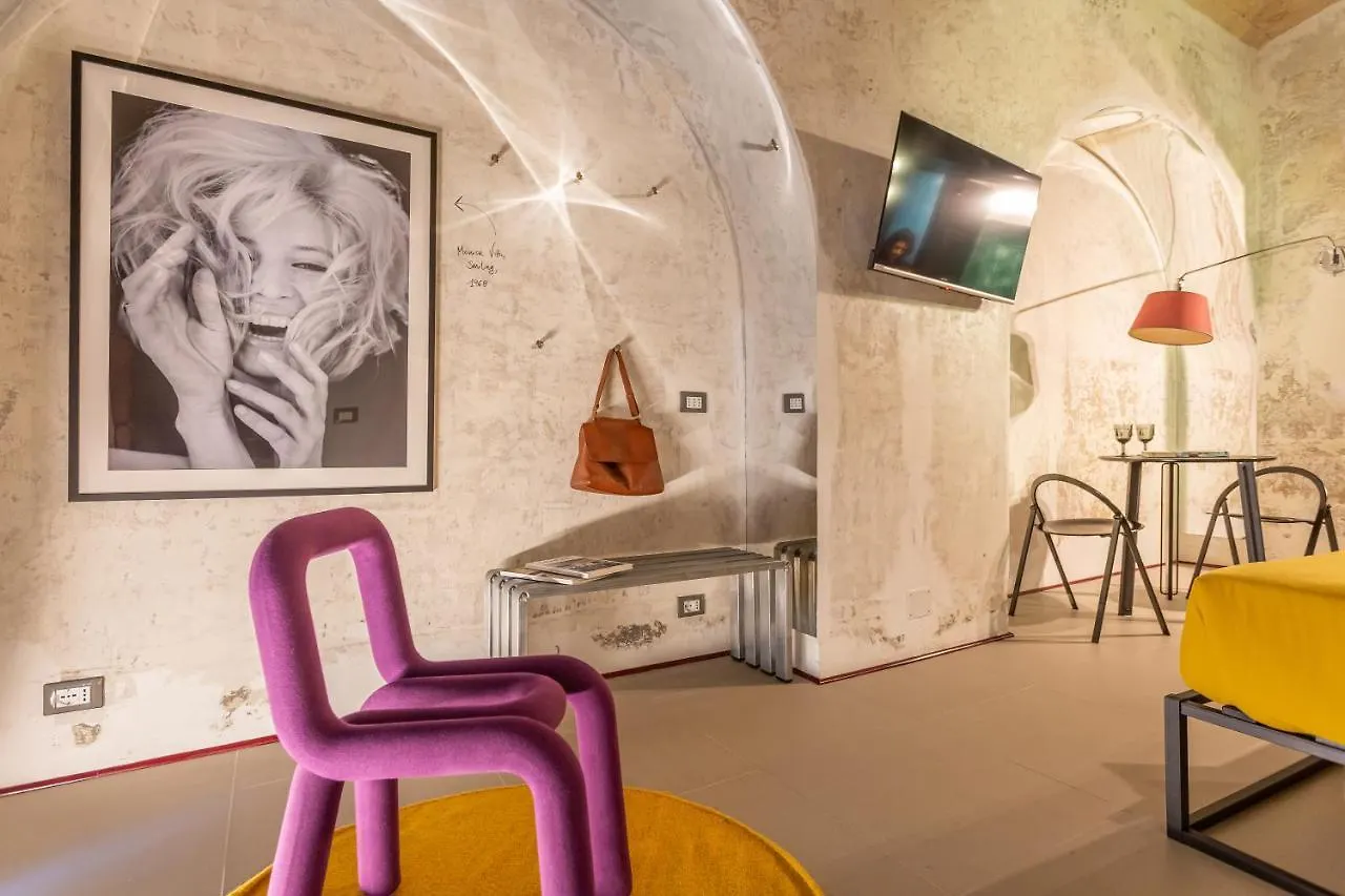 Contactos de Ruins_Design Loft 150 Mt From Colosseum